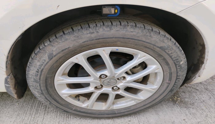 2023 Maruti Swift ZXI AMT, Petrol, Automatic, 34,049 km, tyre