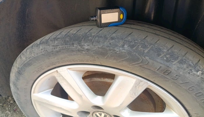 2011 Volkswagen Vento HIGHLINE 1.6 MPI, Petrol, Manual, 1,62,900 km, tyre