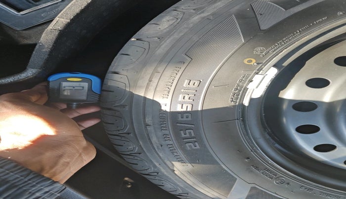 2018 Jeep Compass LIMITED 2.0 DIESEL, Diesel, Manual, 1,06,260 km, tyre