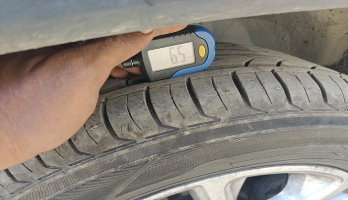 2018 Jeep Compass LIMITED 2.0 DIESEL, Diesel, Manual, 1,06,260 km, tyre