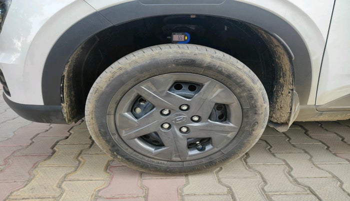 2023 Hyundai VENUE S(O) 1.2, Petrol, Manual, 2,117 km, tyre