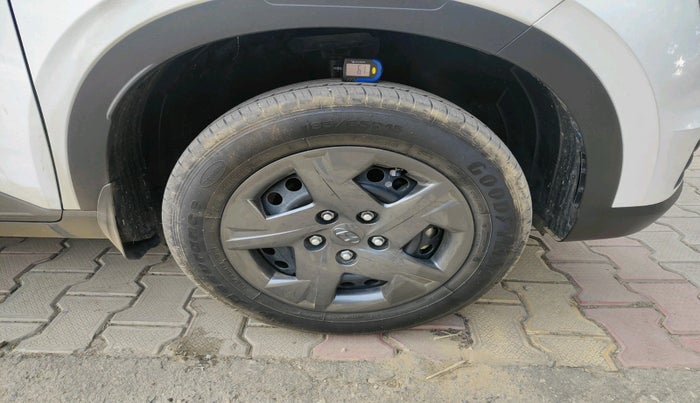 2023 Hyundai VENUE S(O) 1.2, Petrol, Manual, 2,117 km, tyre
