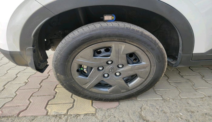 2023 Hyundai VENUE S(O) 1.2, Petrol, Manual, 2,117 km, tyre