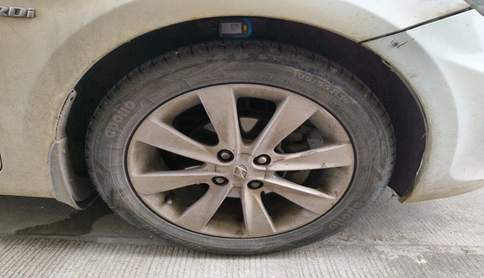 2011 Hyundai Verna FLUIDIC 1.6 CRDI SX, Diesel, Manual, 1,87,690 km, tyre