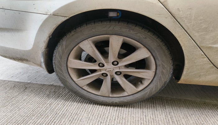 2011 Hyundai Verna FLUIDIC 1.6 CRDI SX, Diesel, Manual, 1,87,690 km, tyre