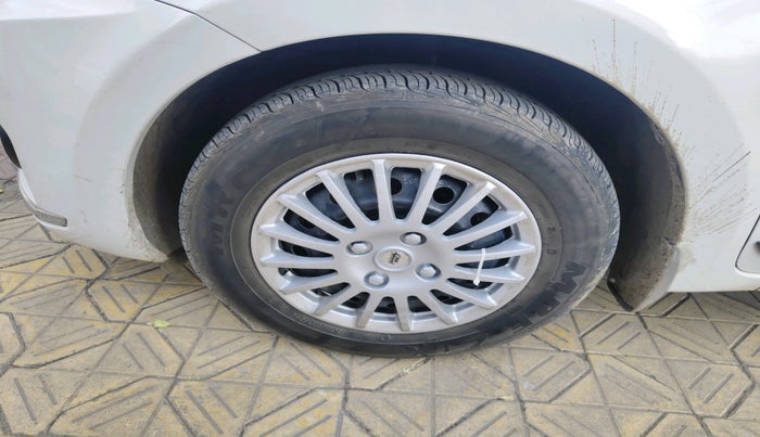 2017 Maruti Dzire VXI, Petrol, Manual, 73,170 km, tyre