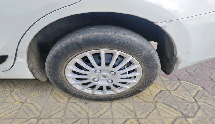 2017 Maruti Dzire VXI, Petrol, Manual, 73,170 km, tyre