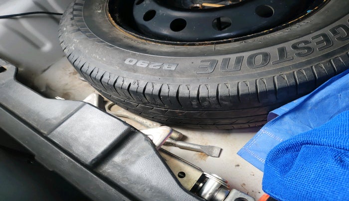 2017 Maruti Dzire VXI, Petrol, Manual, 73,170 km, tyre