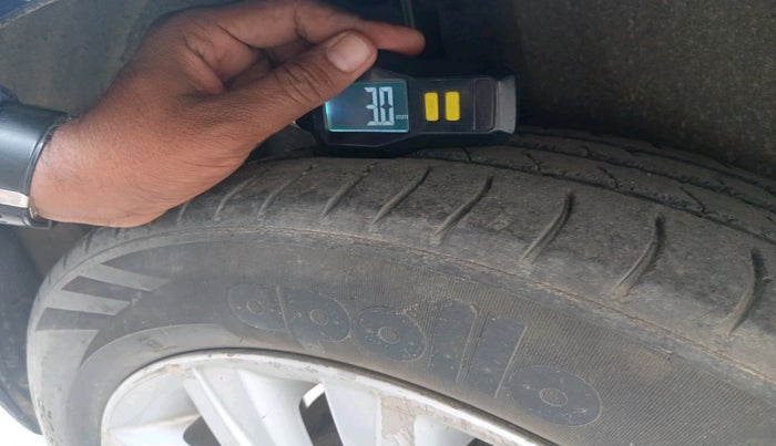 2013 Volkswagen Polo HIGHLINE DIESEL, Diesel, Manual, 1,00,000 km, tyre