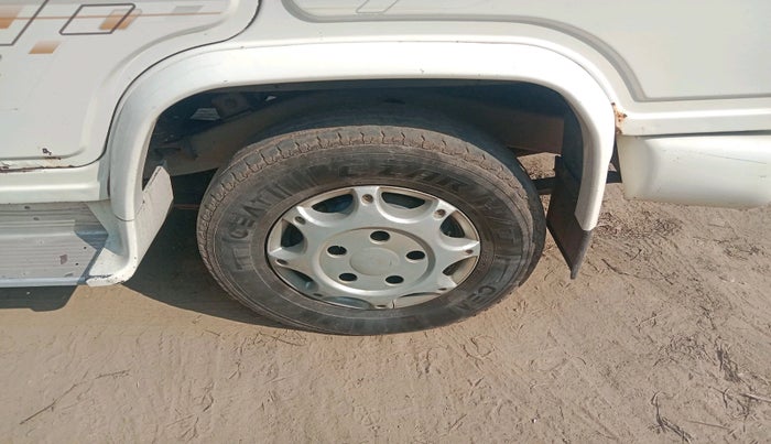 2015 Mahindra Bolero ZLX BS IV, Diesel, Manual, 1,39,889 km, tyre