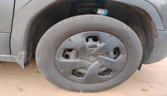 2024 Tata PUNCH ADVENTURE AMT, Petrol, Automatic, 24,619 km, tyre