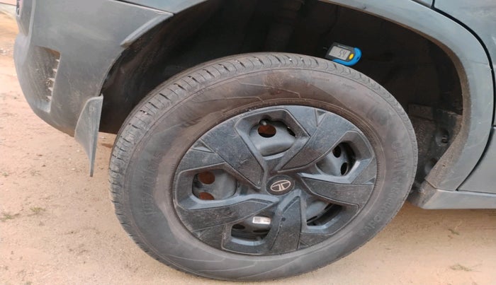 2024 Tata PUNCH ADVENTURE AMT, Petrol, Automatic, 24,619 km, tyre