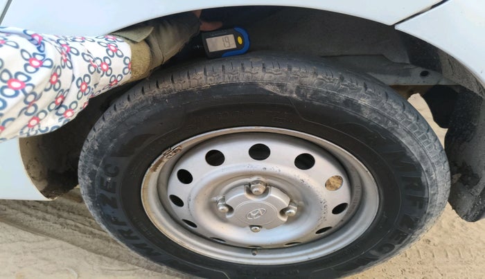 2015 Hyundai i10 MAGNA 1.1, Petrol, Manual, 56,055 km, tyre