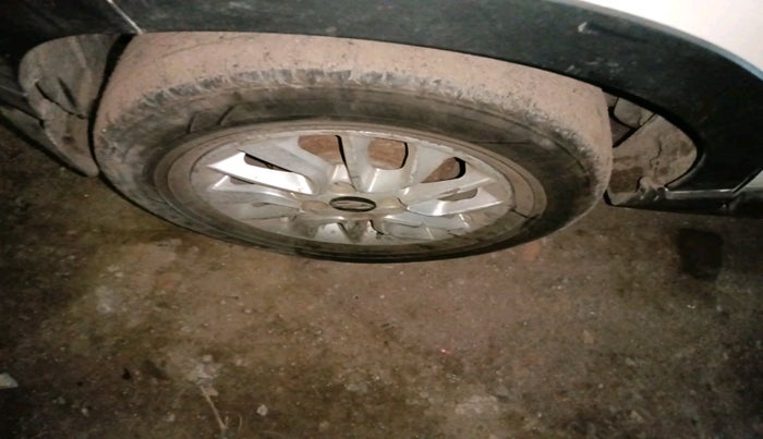 2017 Mahindra Kuv100 K6 D 6 STR, Diesel, Manual, 1,16,291 km, tyre