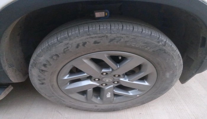 2024 Tata Safari SMART (O), Diesel, Manual, 28,932 km, tyre