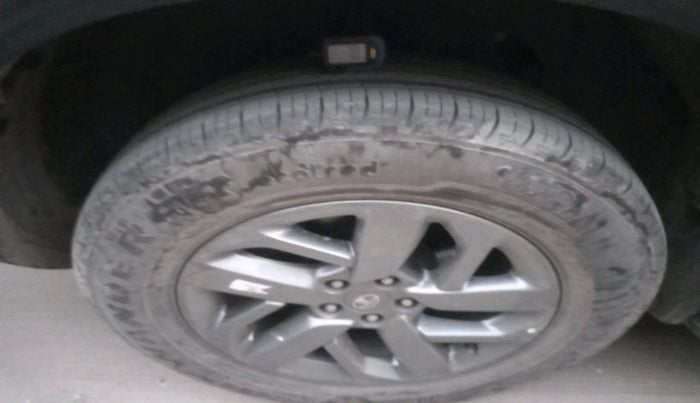 2024 Tata Safari SMART (O), Diesel, Manual, 28,932 km, tyre