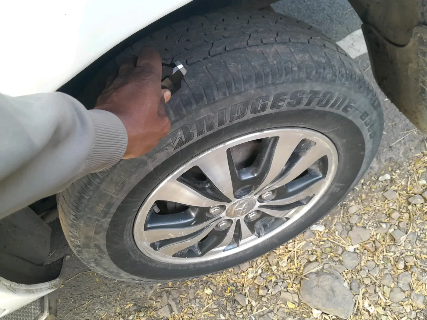 2015 Toyota Innova 2.5 VX 8 STR, Diesel, Manual, 1,64,838 km, tyre