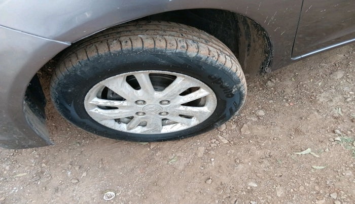 2013 Honda Amaze 1.5L I-DTEC VX, Diesel, Manual, 1,28,966 km, tyre