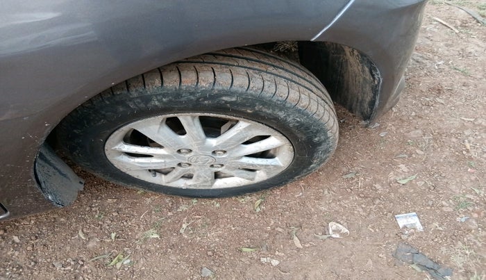 2013 Honda Amaze 1.5L I-DTEC VX, Diesel, Manual, 1,28,966 km, tyre