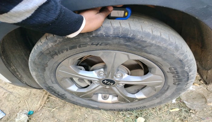 2020 KIA SELTOS HTK PLUS 1.5, Petrol, Manual, 1,04,716 km, tyre