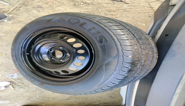 2020 KIA SELTOS HTK PLUS 1.5, Petrol, Manual, 1,04,716 km, tyre