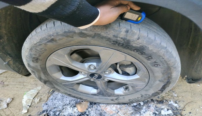 2020 KIA SELTOS HTK PLUS 1.5, Petrol, Manual, 1,04,716 km, tyre