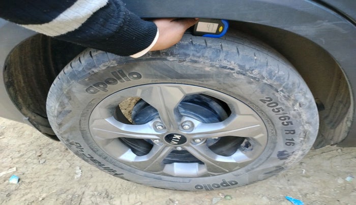 2020 KIA SELTOS HTK PLUS 1.5, Petrol, Manual, 1,04,716 km, tyre