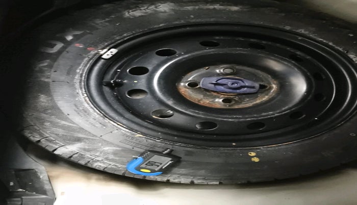 2021 Maruti Swift VXI AMT, Petrol, Automatic, 32,654 km, tyre