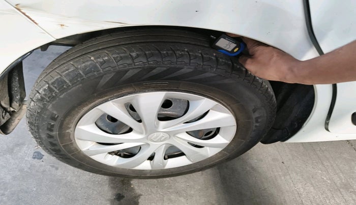 2021 Maruti Swift VXI AMT, Petrol, Automatic, 32,654 km, tyre