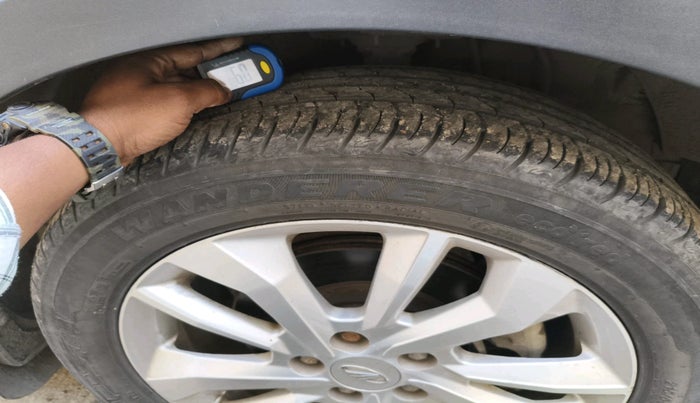 2020 Mahindra XUV300 W8 1.2 PETROL, Petrol, Manual, 22,363 km, tyre