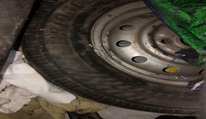 2015 Maruti Wagon R 1.0 LXI CNG, Petrol, Manual, 73,479 km, tyre