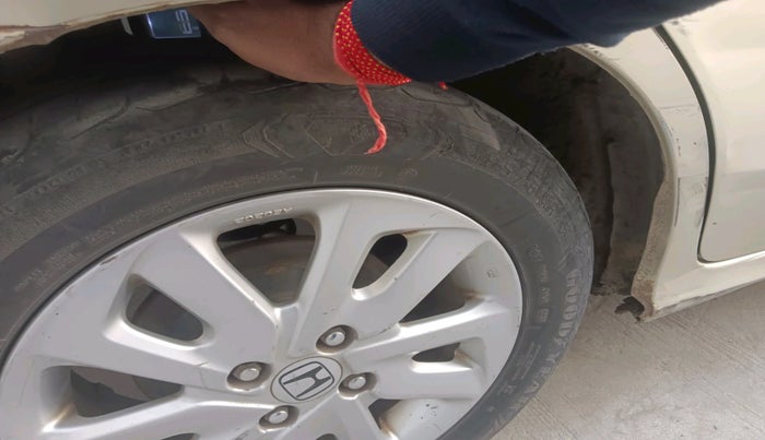 2014 Honda Mobilio 1.5L I-VTEC V, Petrol, Manual, 1,68,293 km, tyre