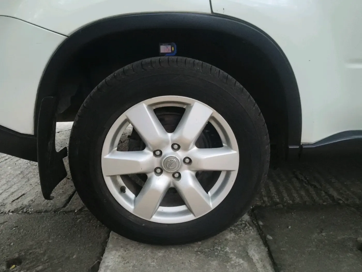 2010 Nissan X Trail T31, Diesel, Automatic, 1,29,156 km, tyre