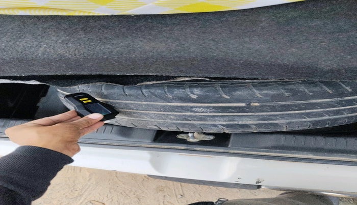 2022 Maruti Swift VXI, Petrol, Manual, 46,918 km, tyre