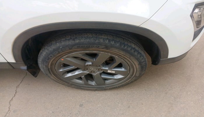 2022 Tata Safari XTA PLUS, Diesel, Automatic, 45,702 km, tyre