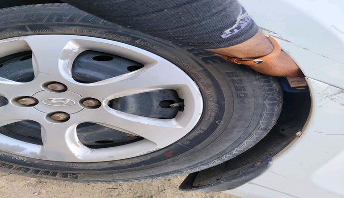 2011 Hyundai Verna FLUIDIC 1.6 CRDI EX, Diesel, Manual, 2,20,020 km, tyre