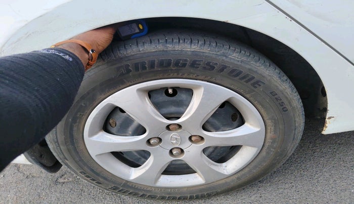 2011 Hyundai Verna FLUIDIC 1.6 CRDI EX, Diesel, Manual, 2,20,020 km, tyre