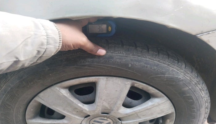 2011 Volkswagen Vento TRENDLINE 1.6, Petrol, Manual, 90,360 km, tyre