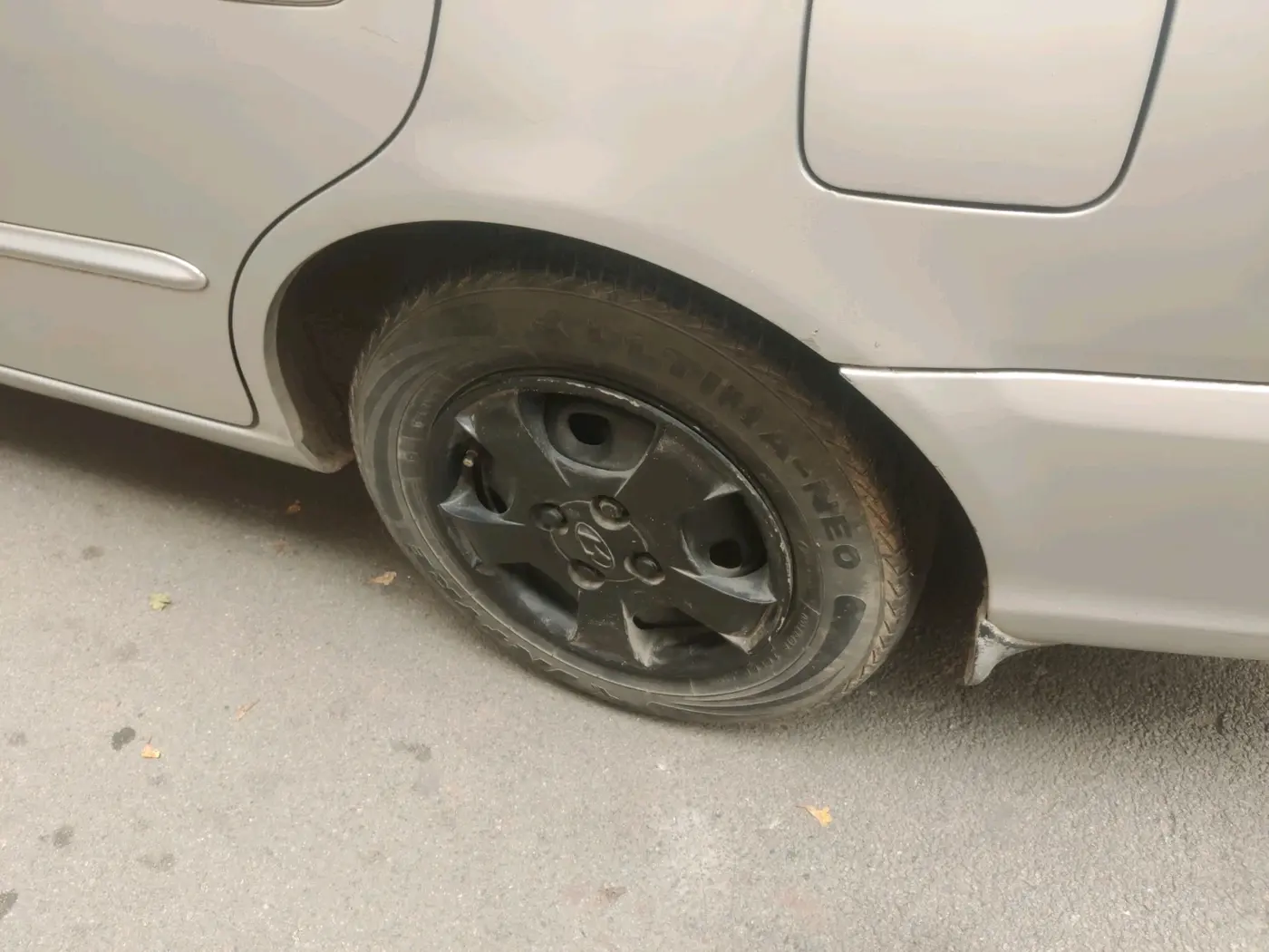 2000 Hyundai Accent GLE, Petrol, Manual, 86,061 km, tyre