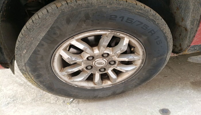 2016 Mahindra TUV300 T8, Diesel, Manual, 93,379 km, tyre