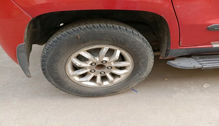 2016 Mahindra TUV300 T8, Diesel, Manual, 93,379 km, tyre