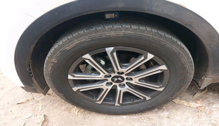 2024 Mahindra XUV700 AX 7 LUXURY D AT 7 STR, Diesel, Automatic, 8,626 km, tyre