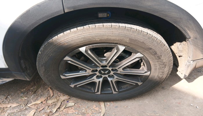 2024 Mahindra XUV700 AX 7 LUXURY D AT 7 STR, Diesel, Automatic, 8,626 km, tyre