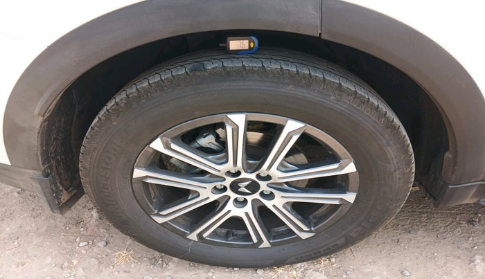 2024 Mahindra XUV700 AX 7 LUXURY D AT 7 STR, Diesel, Automatic, 8,626 km, tyre