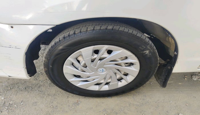 2016 Toyota Innova 2.5 GX 7 STR, Diesel, Manual, 2,71,331 km, tyre