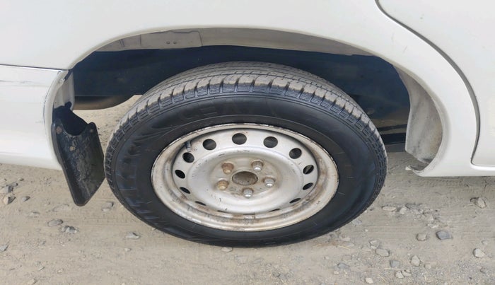 2016 Toyota Innova 2.5 GX 7 STR, Diesel, Manual, 2,71,331 km, tyre