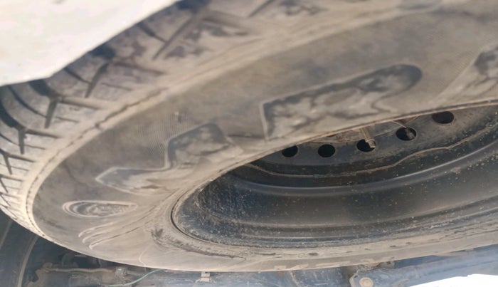 2016 Ford Endeavour TITANIUM 3.2 4X4 AT, Diesel, Automatic, 1,27,235 km, tyre