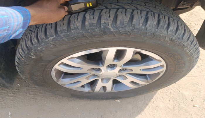 2016 Ford Endeavour TITANIUM 3.2 4X4 AT, Diesel, Automatic, 1,27,235 km, tyre