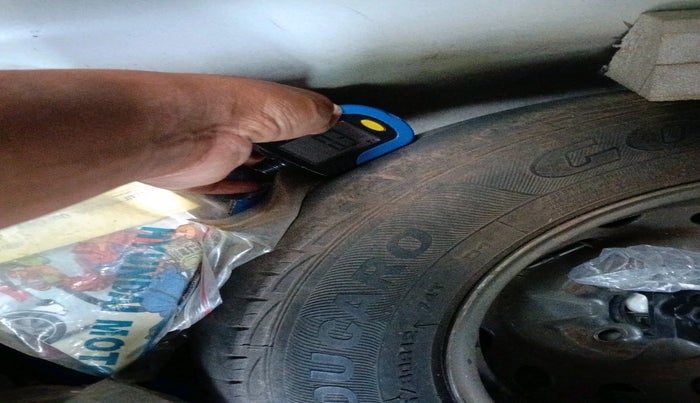 2013 Hyundai Eon ERA +, Petrol, Manual, 73,212 km, tyre