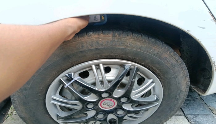 2013 Hyundai Eon ERA +, Petrol, Manual, 73,212 km, tyre